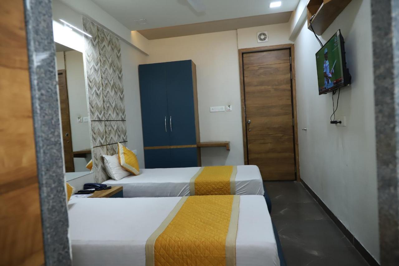 Pātan Hotel Dolphin Residency מראה חיצוני תמונה